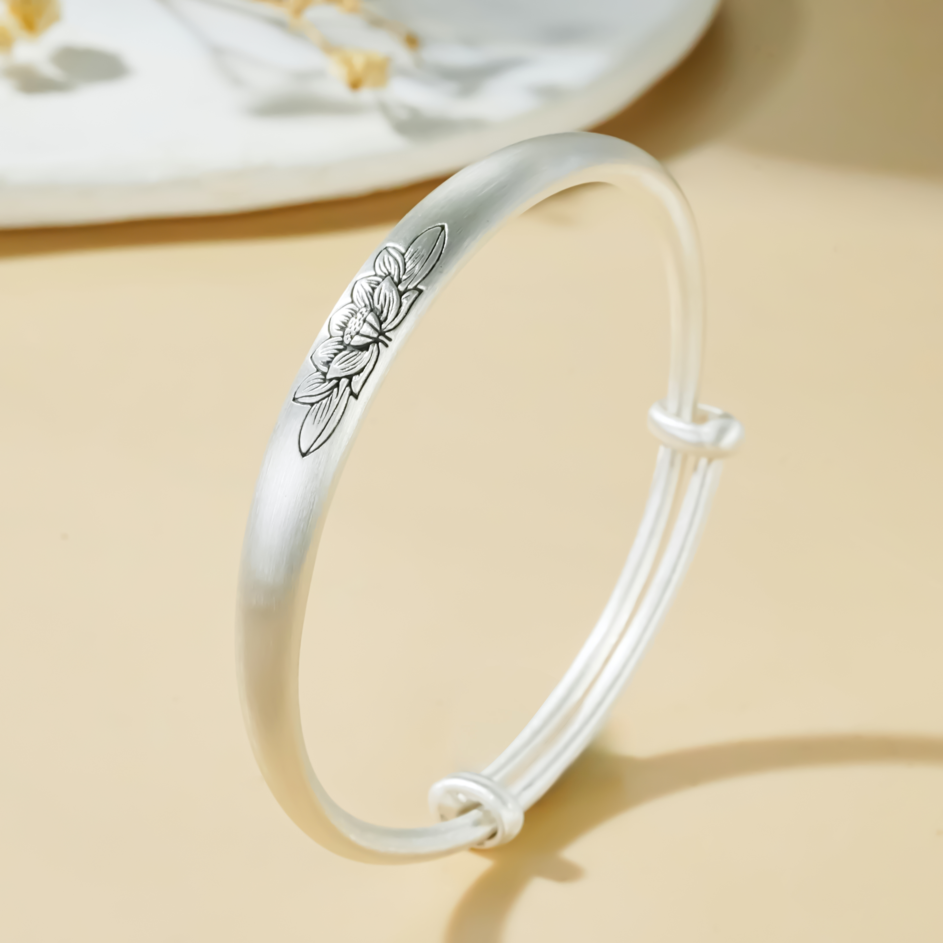 中国珠宝 足银手镯 999 古法雕刻莲花推拉式镯子 女款复古手镯