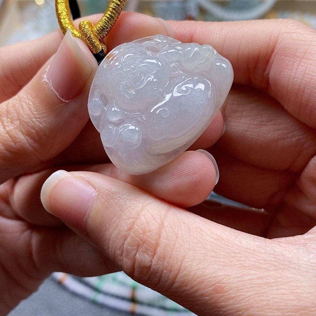 翡翠颈饰未镶嵌闪