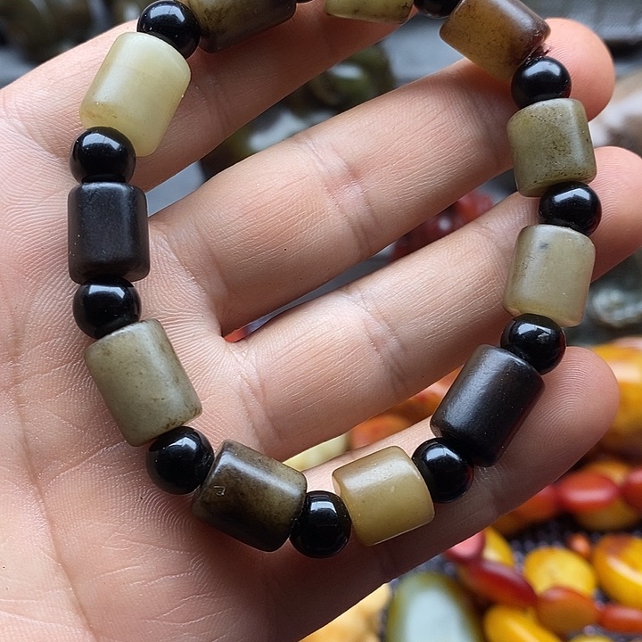 未镶嵌蛇纹石玉颈饰