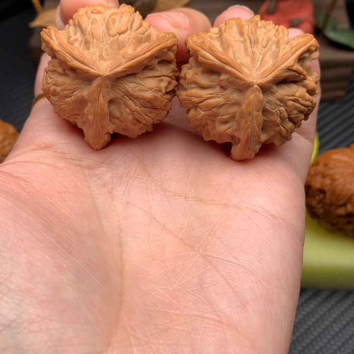 文玩核桃吊坠三棱38