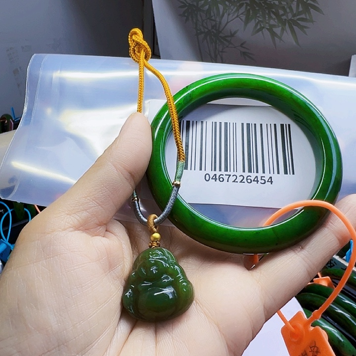 田***田和田玉未镶嵌手镯包容手镯搭吊坠