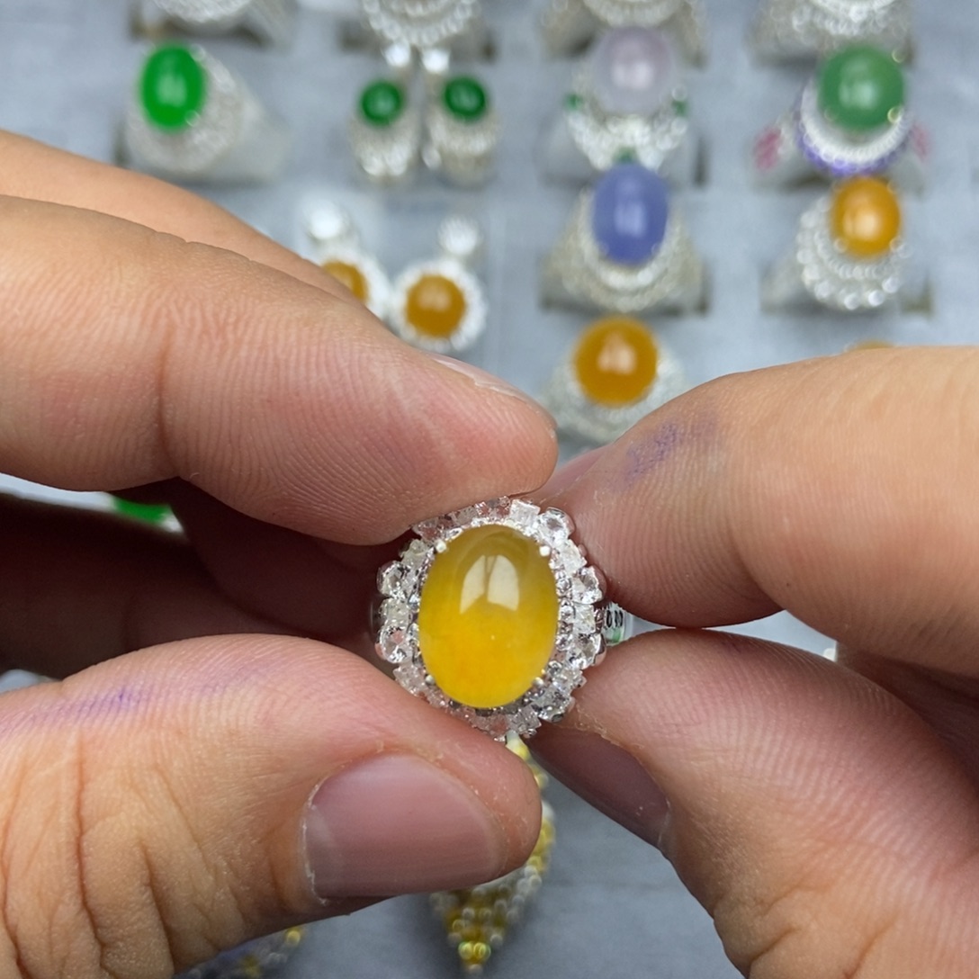 翡翠挂件未镶嵌黄翡