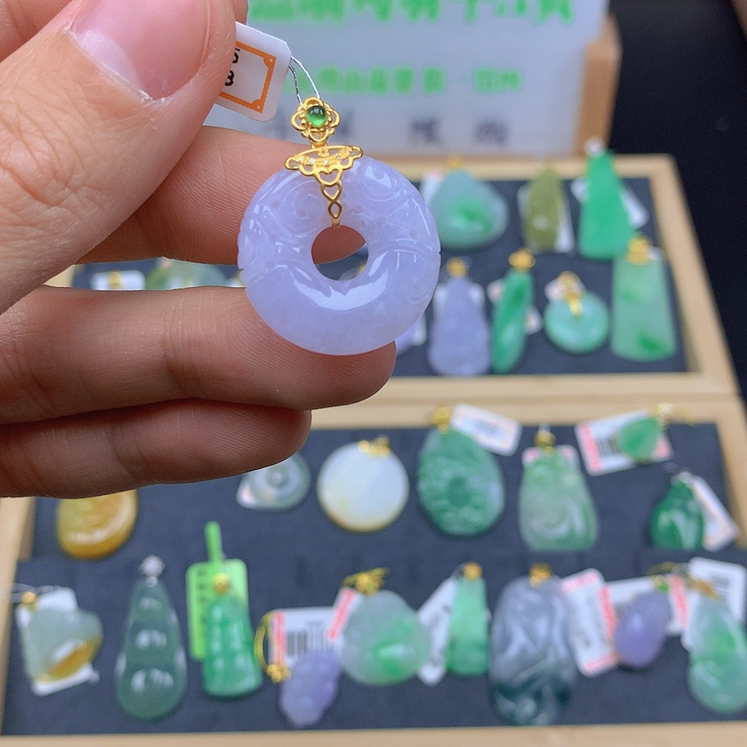 翡翠颈饰18K金镶嵌翡翠