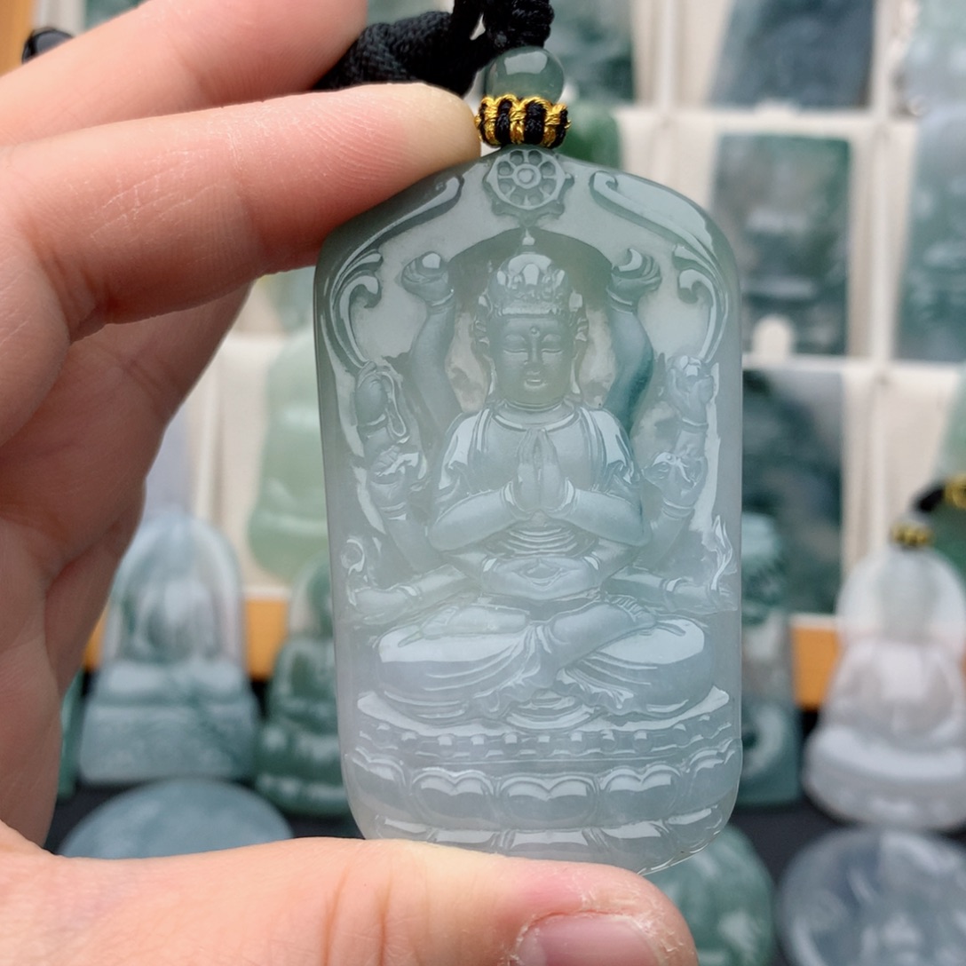 翡翠颈饰未镶嵌千手观音
