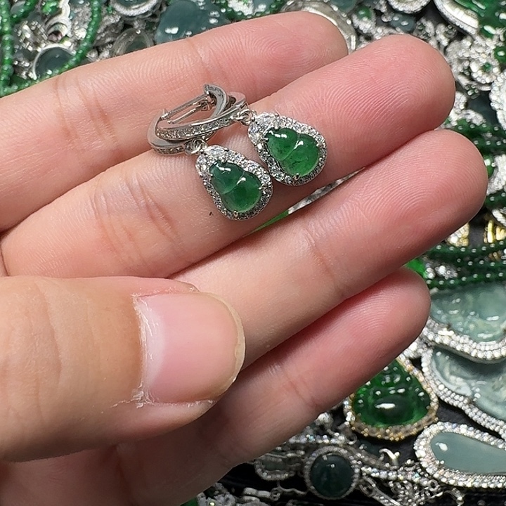 翡翠未镶嵌颈饰天然A货翡翠放漏