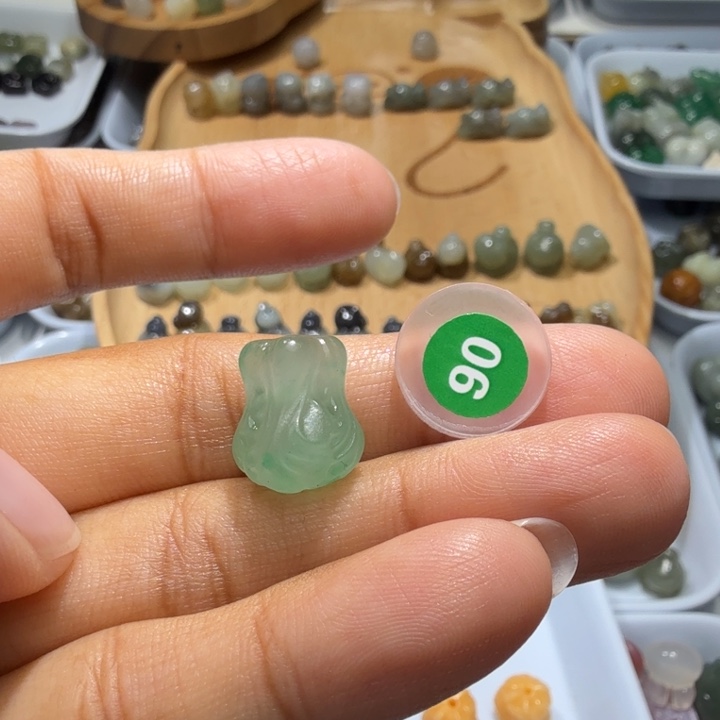 净***静和田玉未镶嵌珠宝半成品