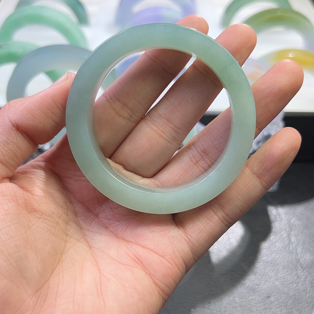 定制翡翠未镶嵌正手镯