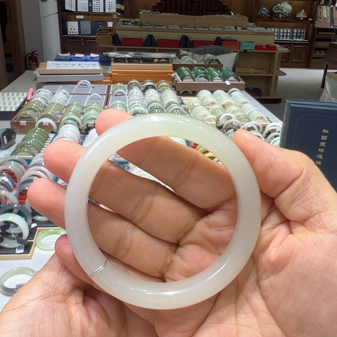 【闪购商品】未镶嵌手镯和田玉