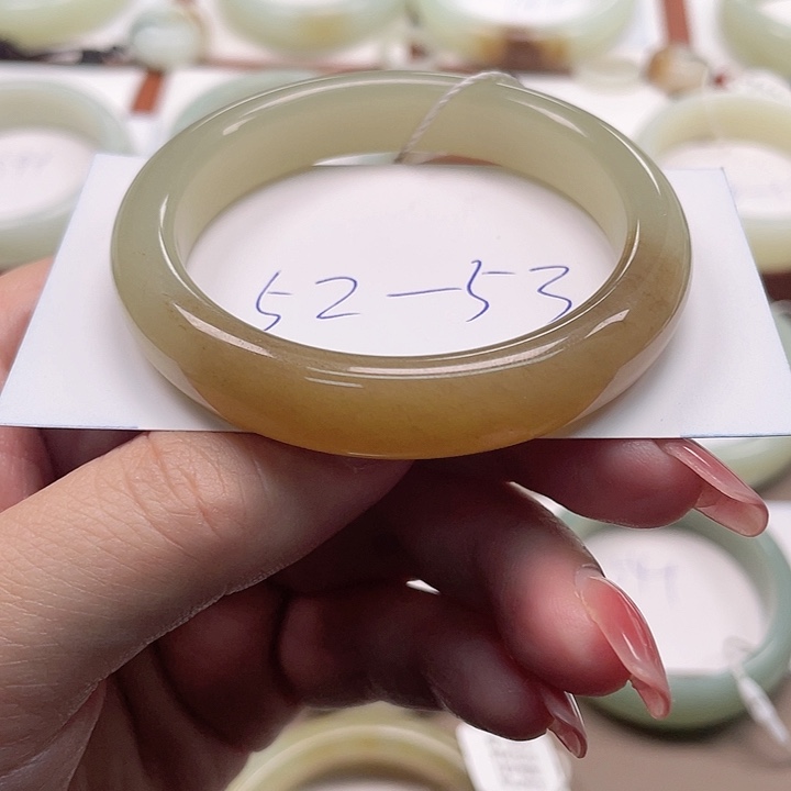 未镶嵌手镯和田玉秋***话