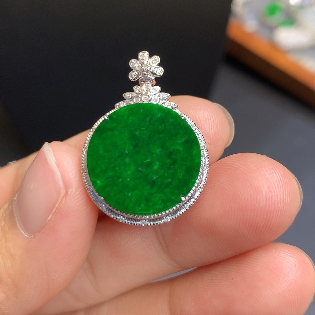 翡翠吊坠(不含链)18K金镶嵌