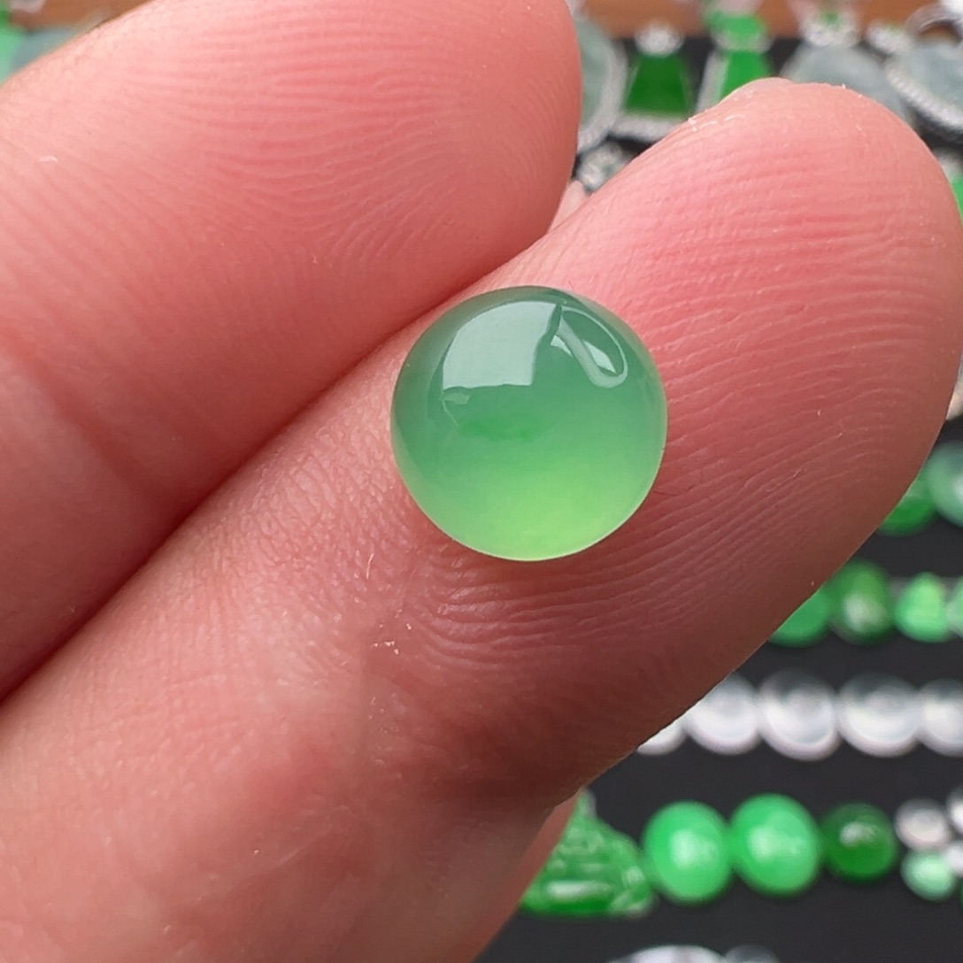 翡翠颈饰未镶嵌蛋面7.5