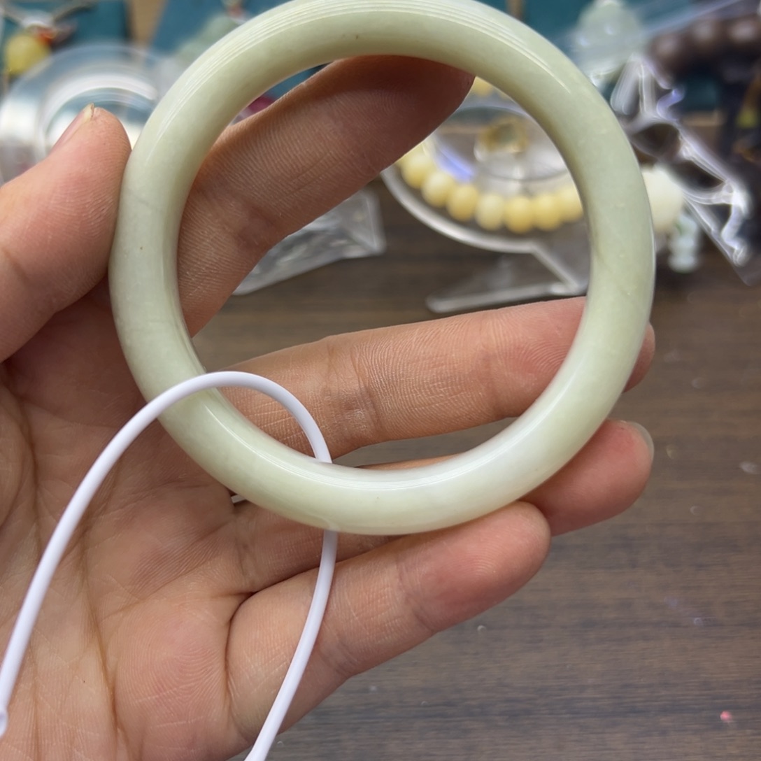 和田玉未镶嵌手镯57.8圈围814瑕