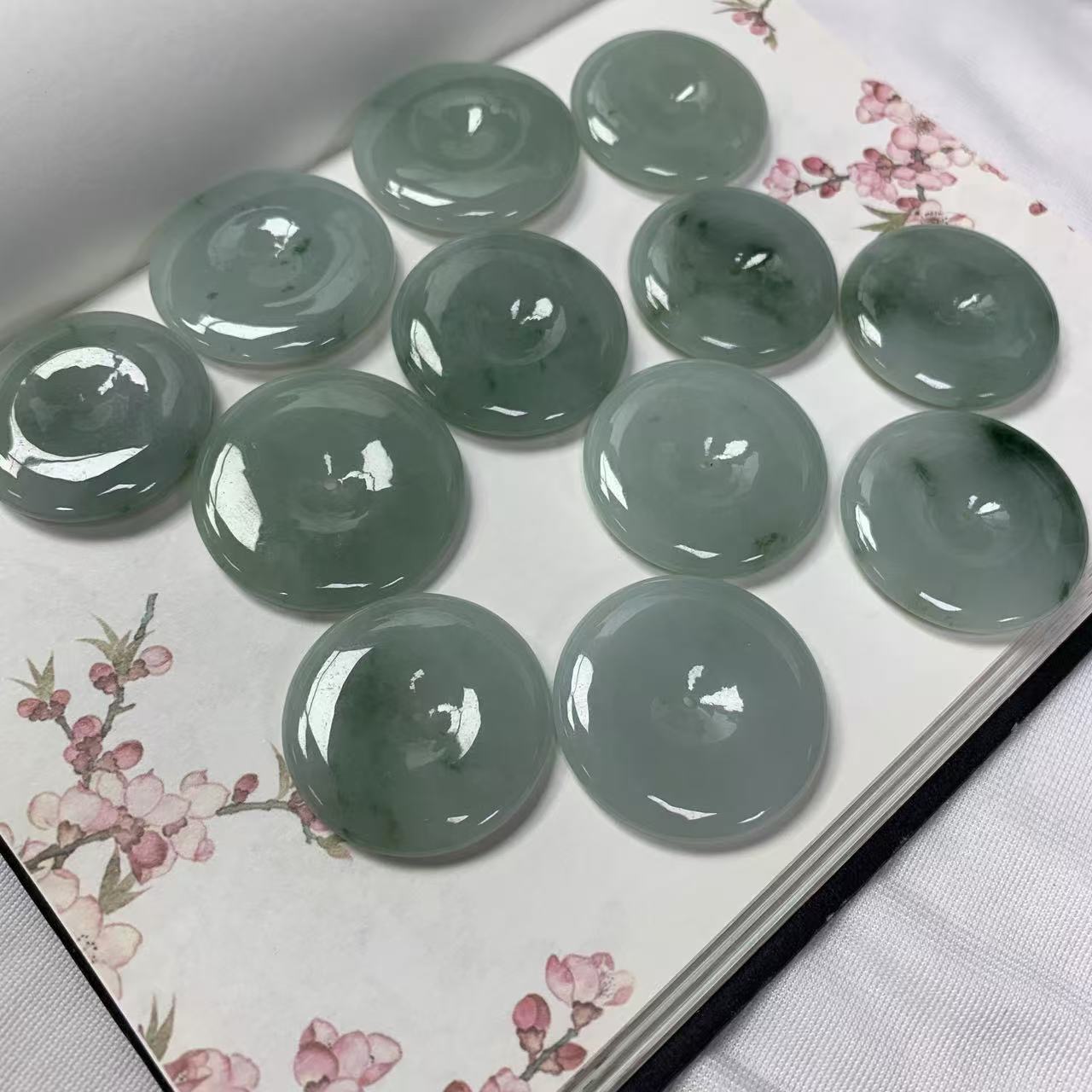 天然A货翡翠细糯冰淡晴底色飘花时尚素款平安扣-多样性发其一