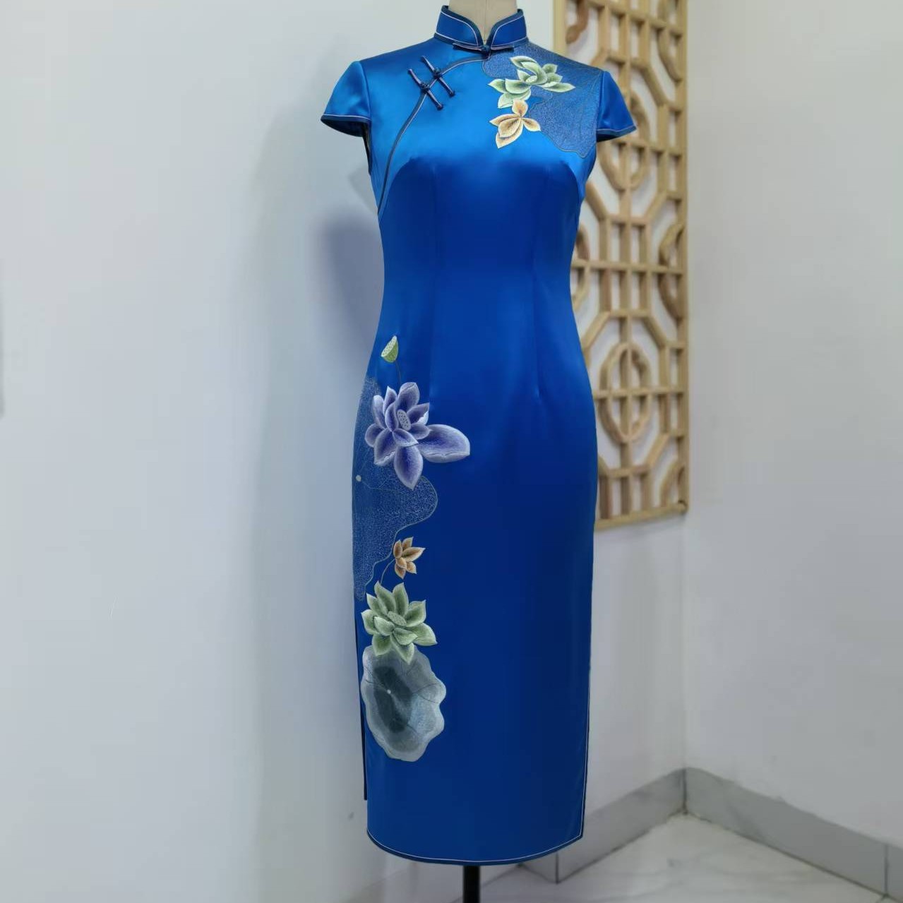 合肥旧时佳人旗袍定制馆手工刺绣好运连连重磅桑蚕丝婚庆旗袍