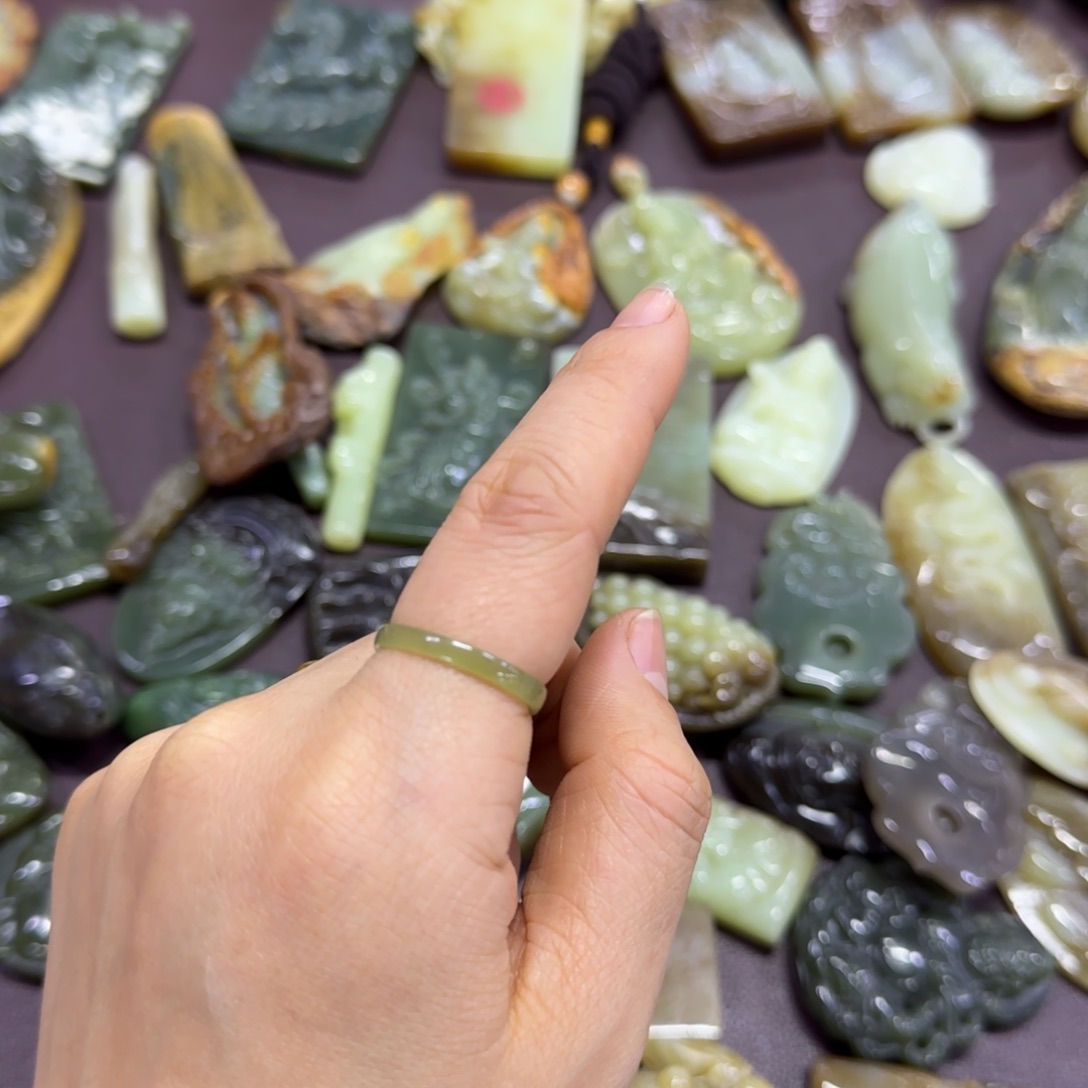 小***乐岫岩河磨玉（透闪石质玉）未镶嵌颈饰