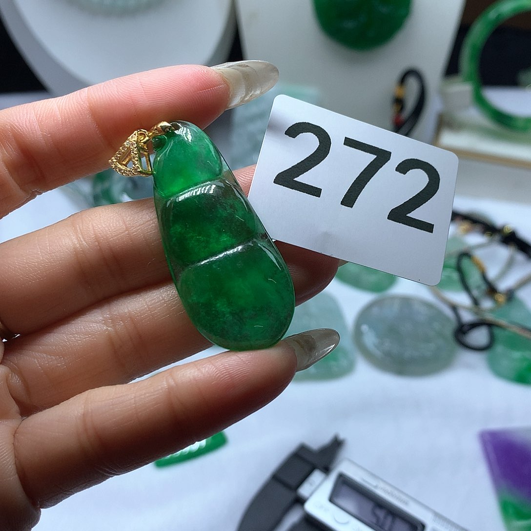翡翠吊坠(赠链)未镶嵌