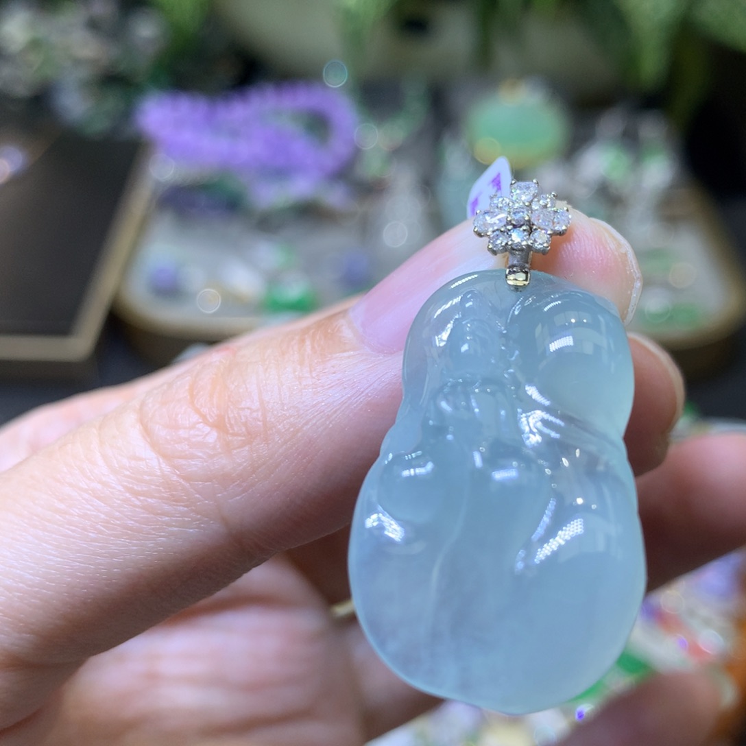 颈饰18K金镶嵌翡翠