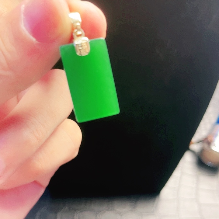 颈饰18K金镶嵌翡翠