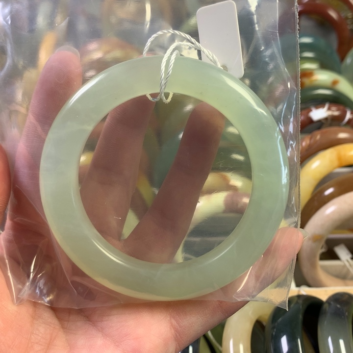 岫玉手镯未镶嵌岫玉