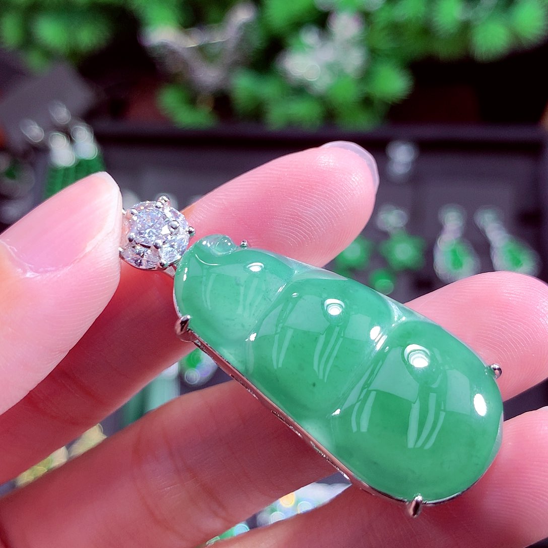 颈饰未镶嵌翡翠天然