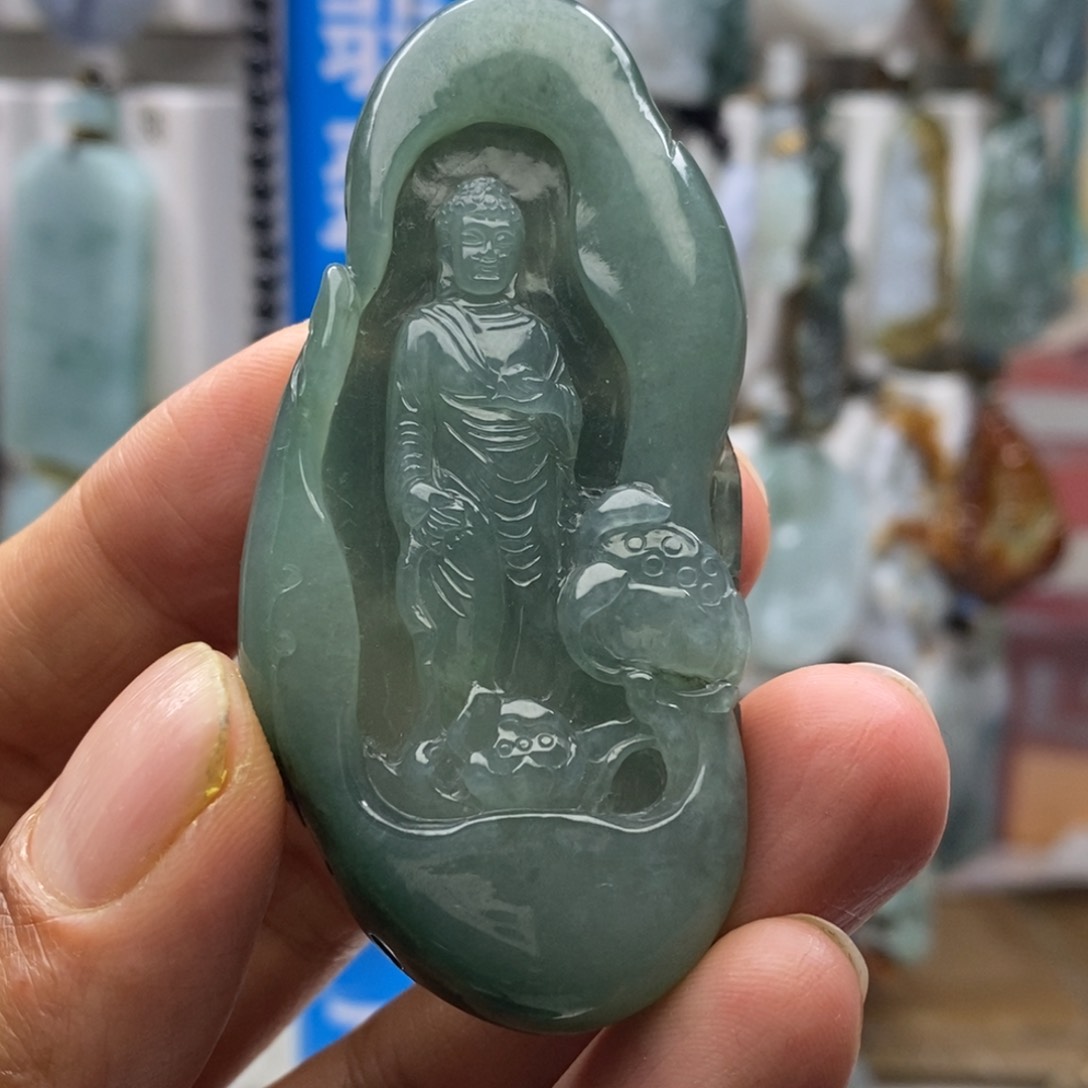 翡翠颈饰未镶嵌佛