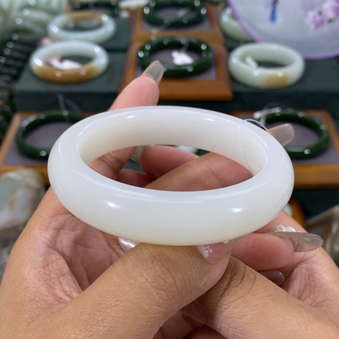 和田玉手镯未镶嵌