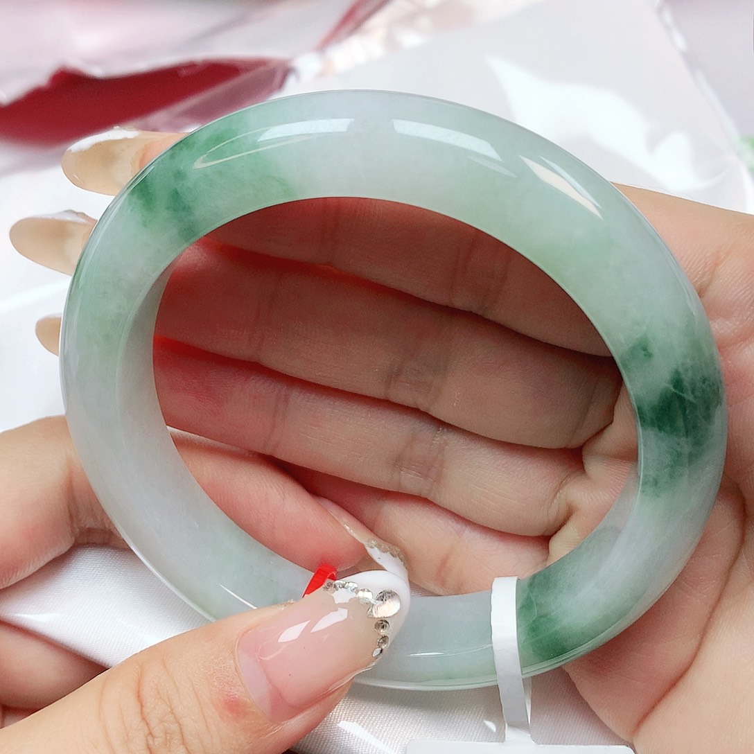 翡翠手镯未镶嵌抖音315