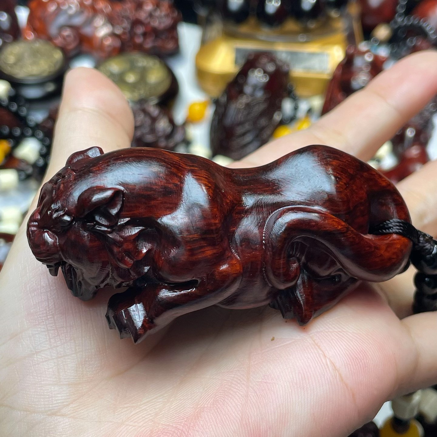 紫檀木雕老虎虎生威文玩手把件工艺礼品男女随身挂件家居装饰