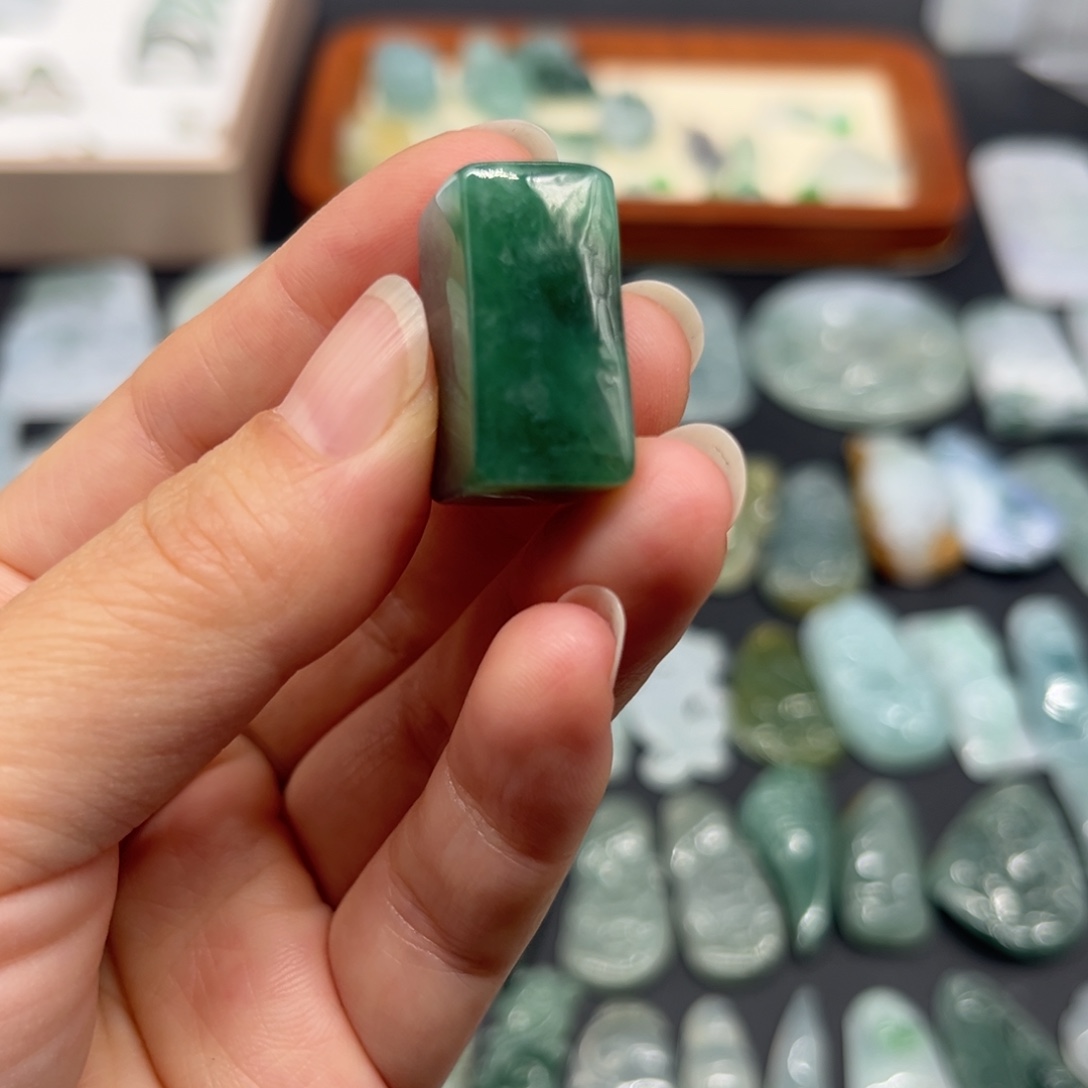 翡翠未镶嵌颈饰无事柱 印章