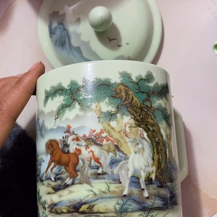 摆件陶绿稀土粉彩八马图办公杯