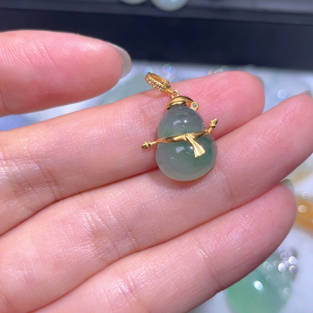 颈饰18K金镶嵌翡翠翡翠