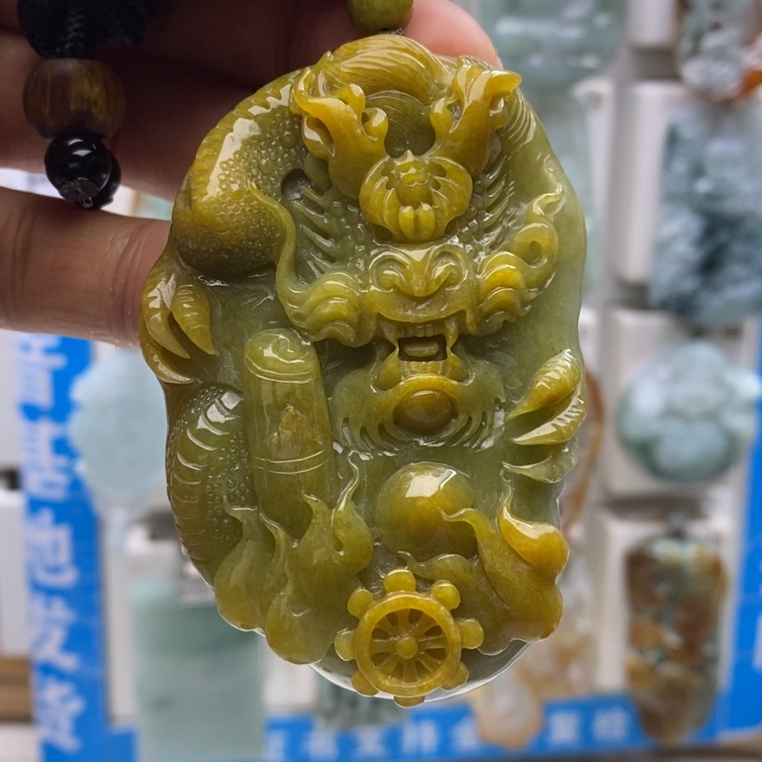 翡翠颈饰未镶嵌龙
