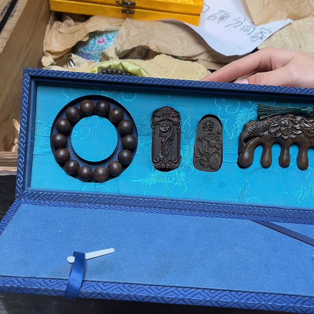 大叶紫檀（黑酸枝木类）