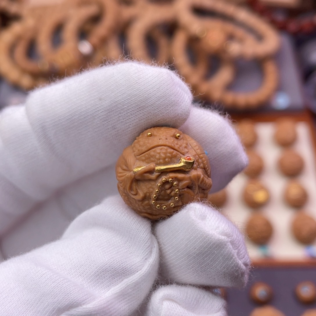 猴头核桃吊坠满工金蟾泰斗