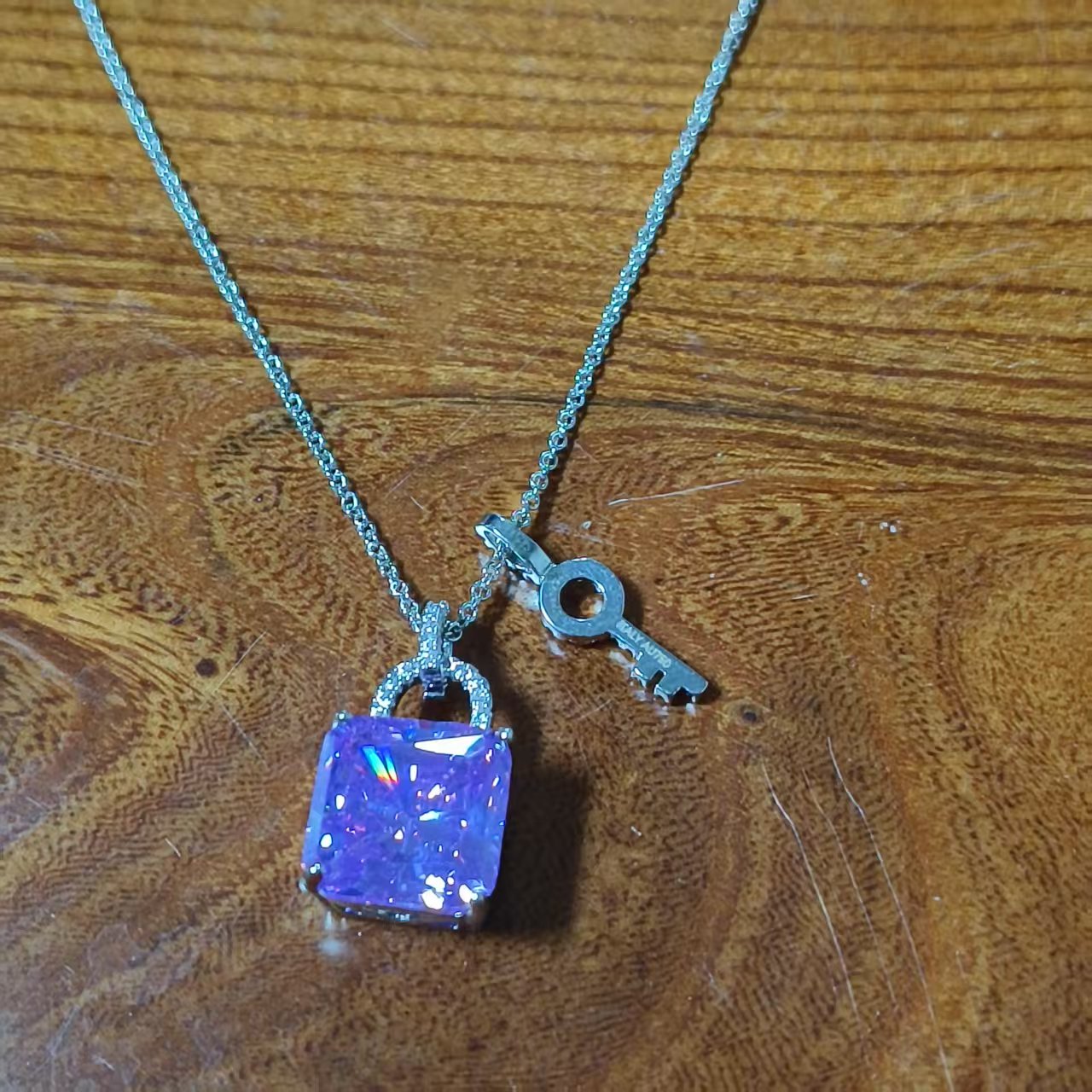 【南非定制】经典高级轻奢大气百搭吊坠 aj81517