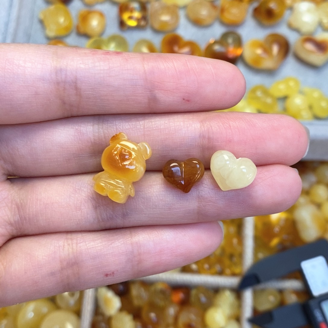 蜜蜡颈饰未镶嵌l****?小熊屁桃