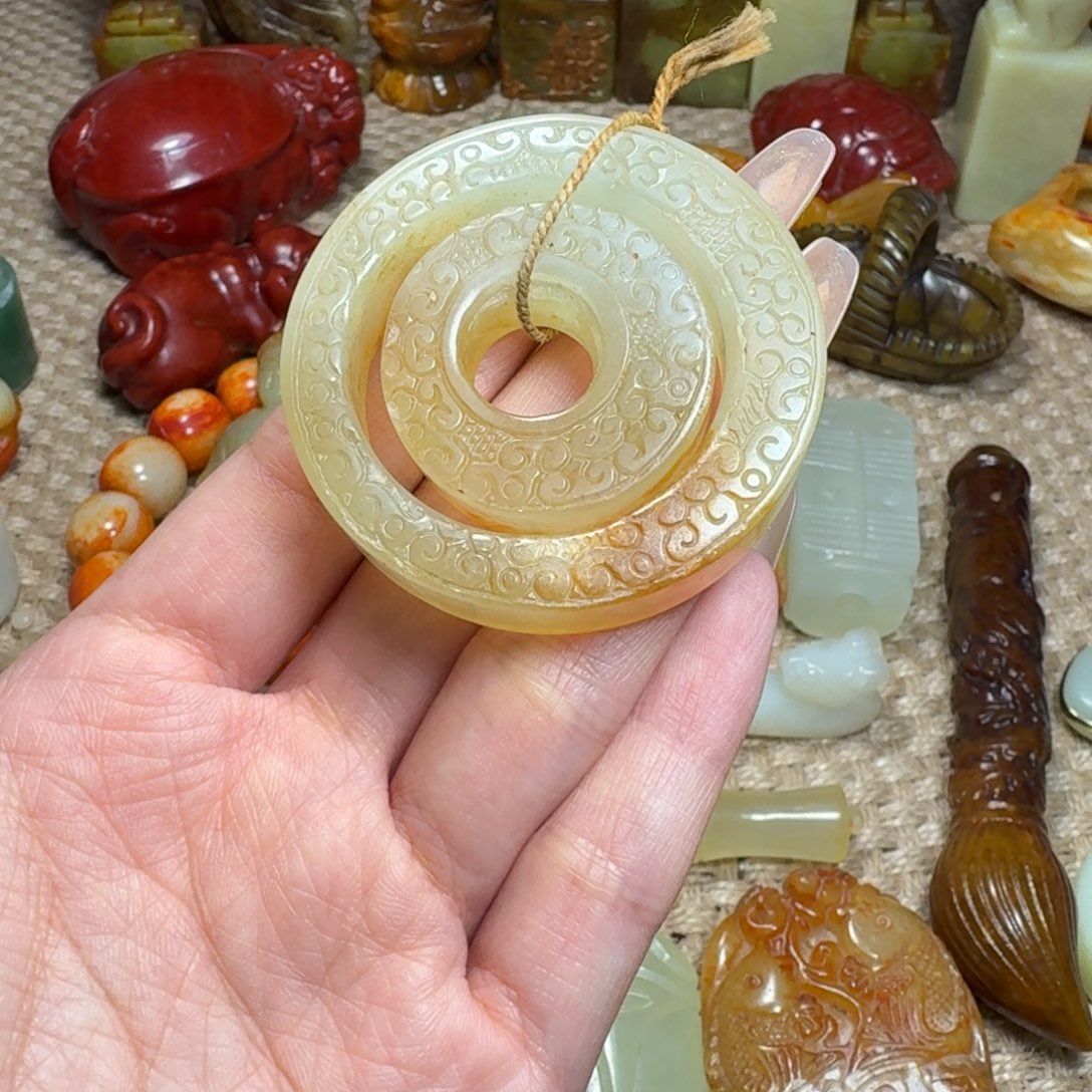 蛇纹石玉未镶嵌颈饰