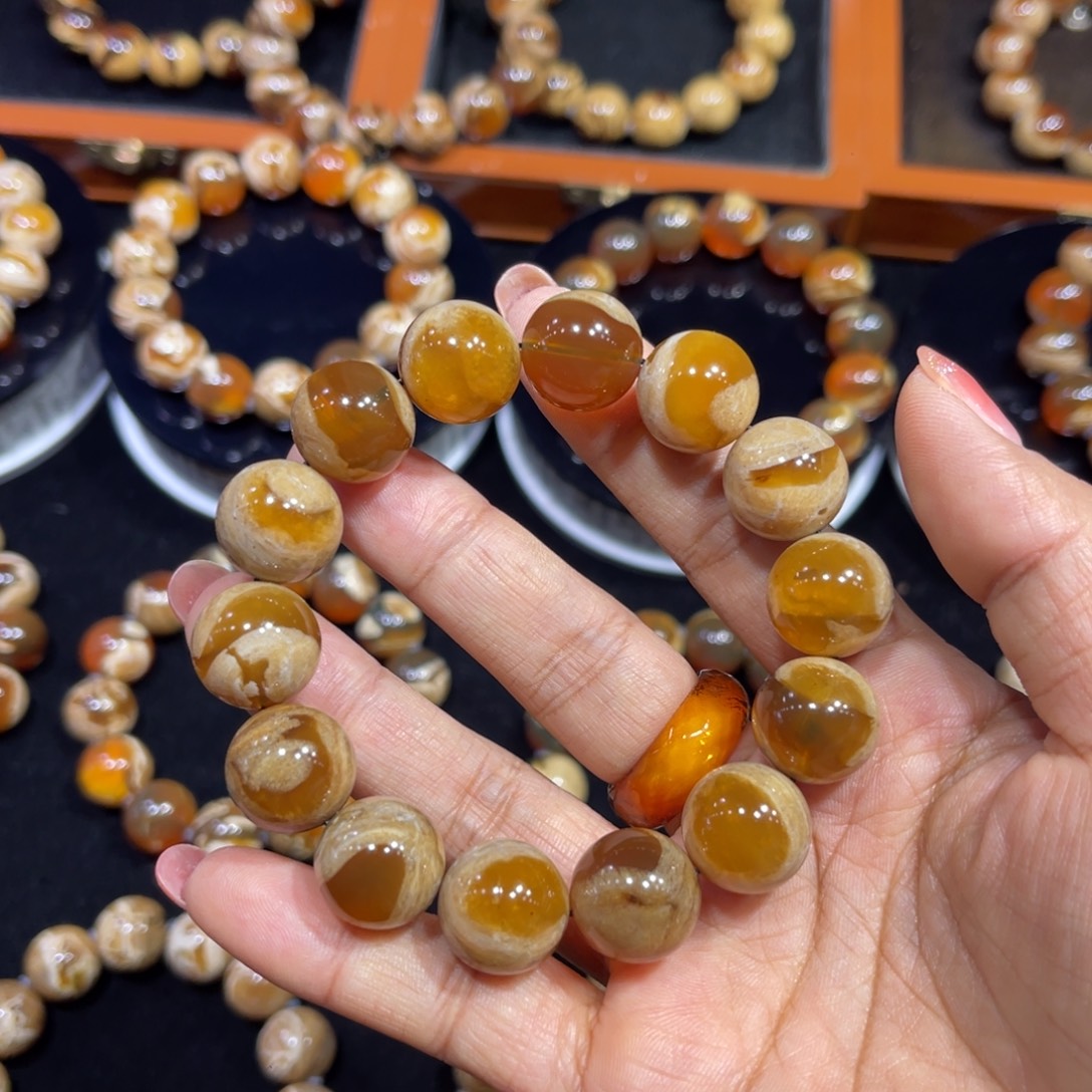 琥珀未镶嵌手串蛋黄溶洞15