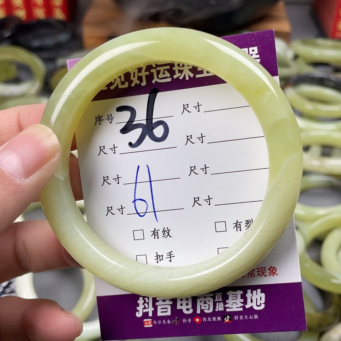 蛇纹石玉手镯未镶嵌