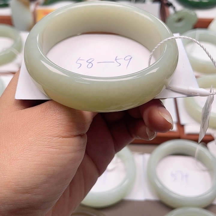 未镶嵌手镯和田玉