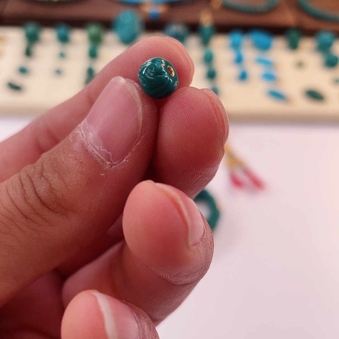 绿松石颈饰未镶嵌