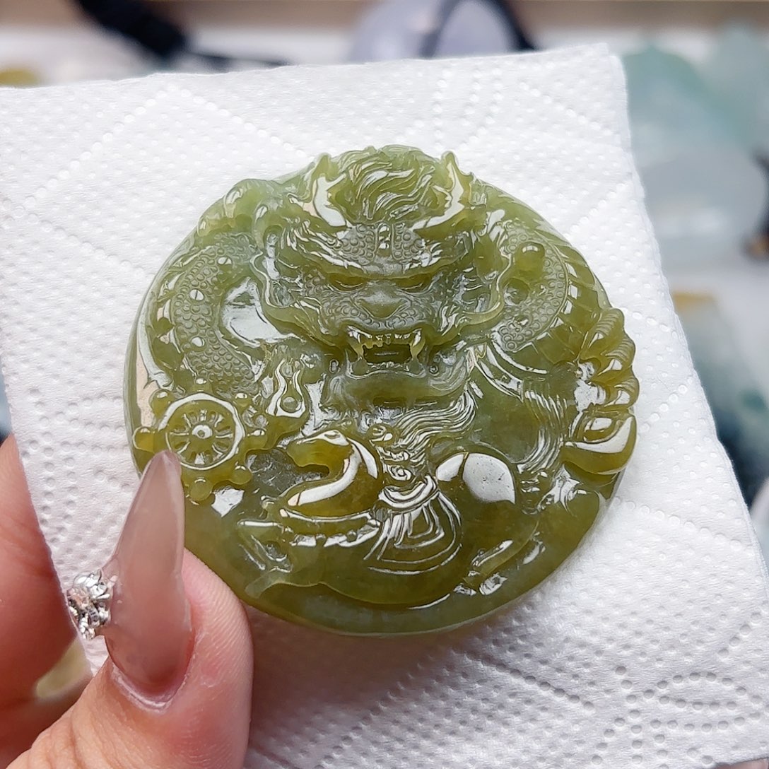 翡翠未镶嵌颈饰龙牌