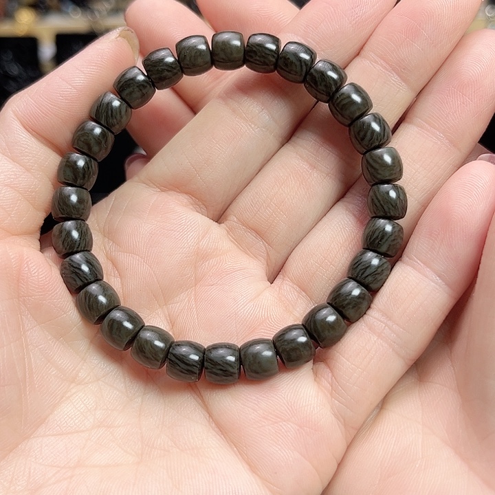 和田玉手链未镶嵌卡8直切草花手串