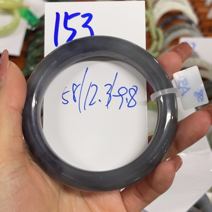 陌***沫和田玉未镶嵌手镯