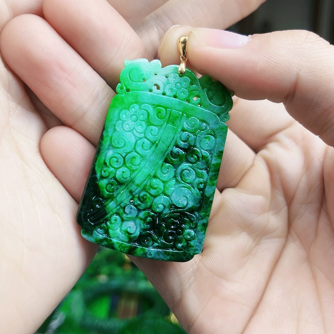 翡翠颈饰18K金镶嵌吊坠