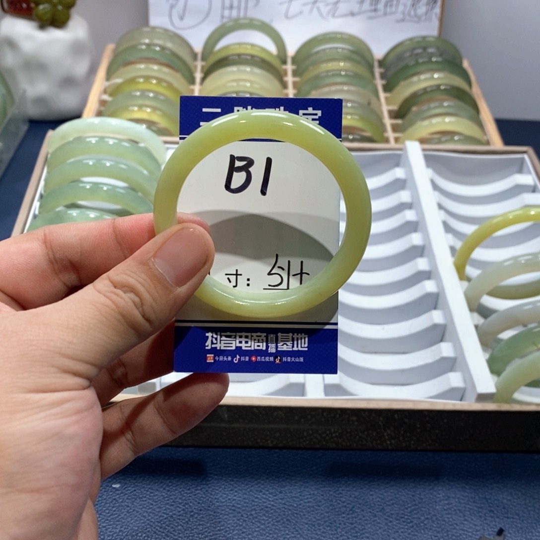 岫玉手镯未镶嵌手镯