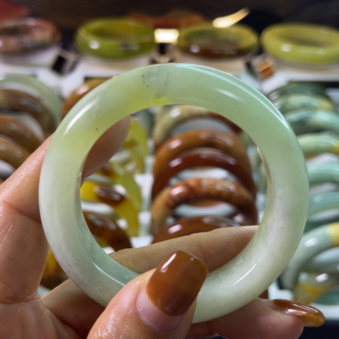 蛇纹石玉未镶嵌手镯