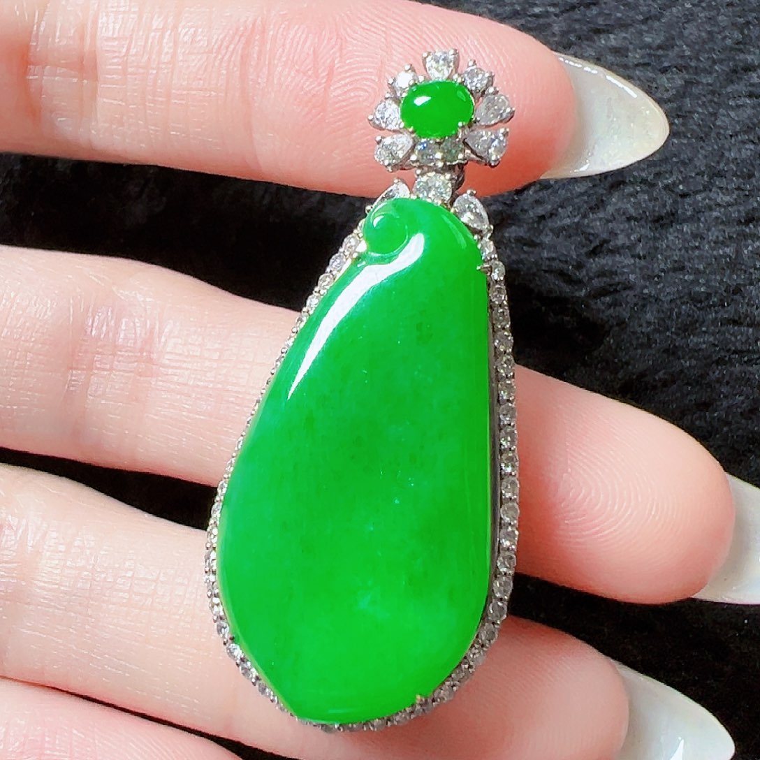 翡翠颈饰18K金镶嵌签收后24小时鉴赏期，过时不退