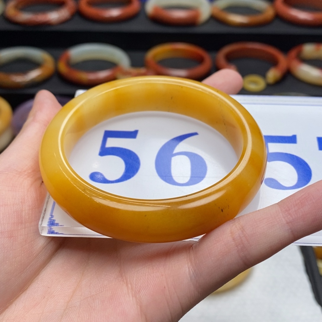 石英质玉（黄龙玉）手镯未镶嵌嘻*。