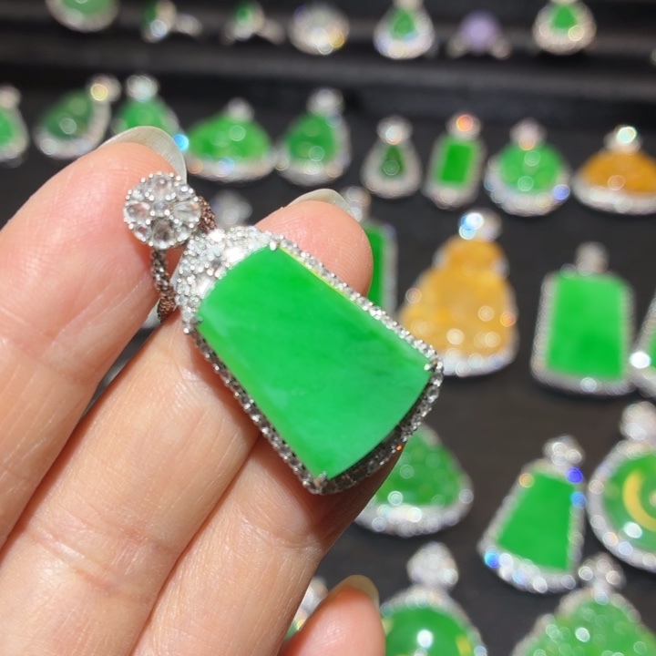 翡翠18K金镶嵌吊坠(不含链)翡翠